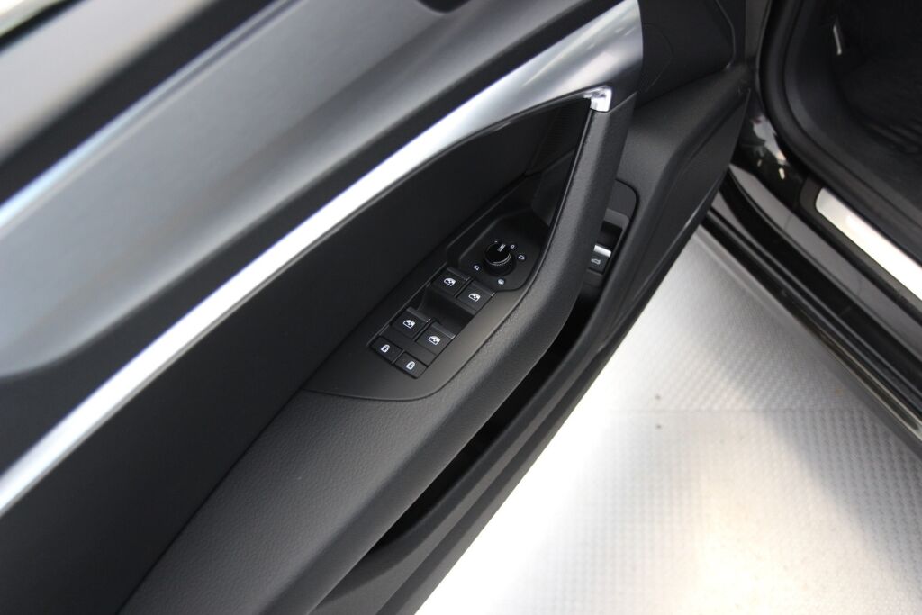 Audi A7 2020 Business Sport 50 TFSI e quattro S tronic / S line-paketti / Matrix / B&O / HUD / 360 kamera / Optiikka-paketti