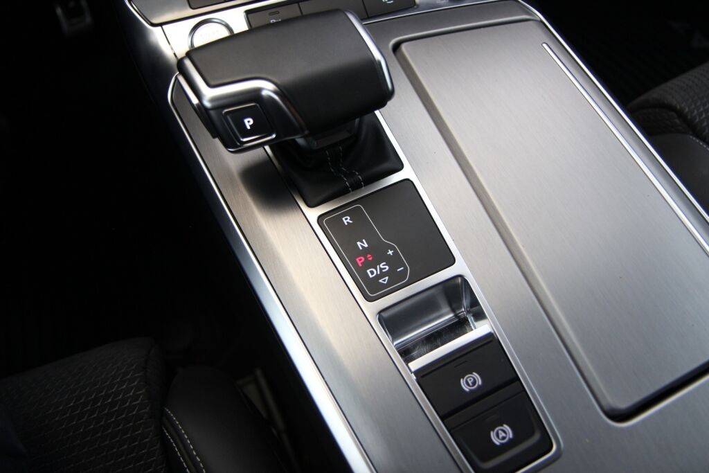 Audi A7 2020 Business Sport 50 TFSI e quattro S tronic / S line-paketti / Matrix / B&O / HUD / 360 kamera / Optiikka-paketti