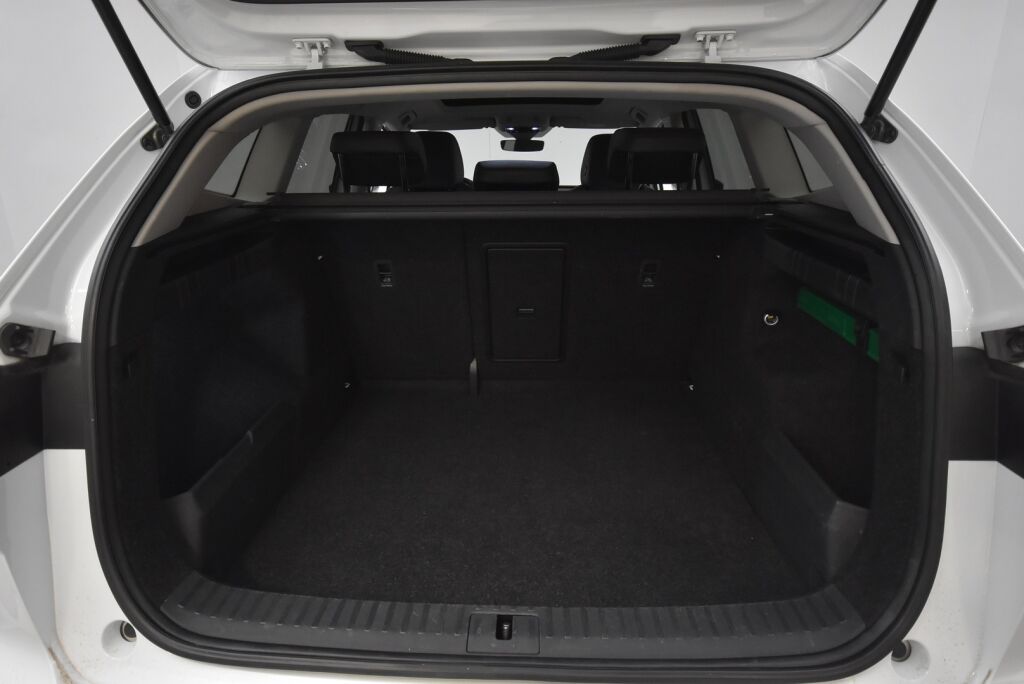 Skoda Enyaq 2023 80x 4x4 iV / Kamera / Lämpöpumppu / Panoraama / Ratinlämmitin / Nahkasisusta / ALV