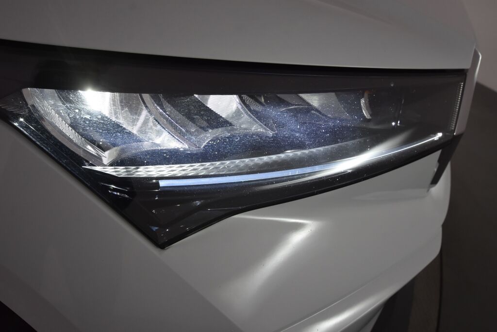 Skoda Enyaq 2023 80x 4x4 iV / Kamera / Lämpöpumppu / Panoraama / Ratinlämmitin / Nahkasisusta / ALV