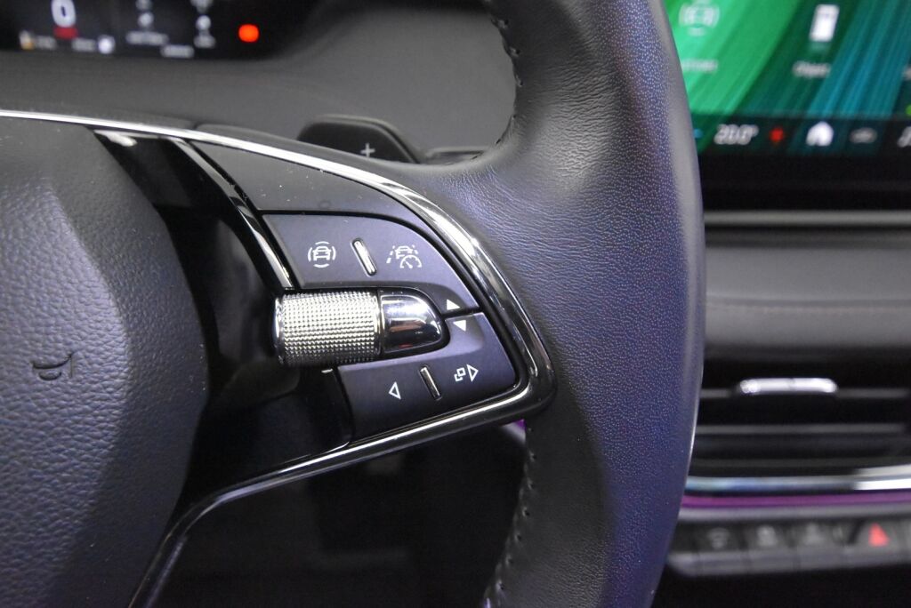Skoda Enyaq 2023 80x 4x4 iV / Kamera / Lämpöpumppu / Panoraama / Ratinlämmitin / Nahkasisusta / ALV
