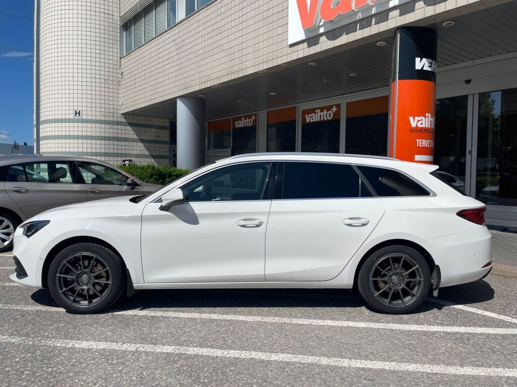 Seat Leon 2023 1,5 TGI 130 Style DSG / ACC / Kamera / KeylessGo / LED / Merkkihuollettu 6/25 viimeisin / Suomiauto