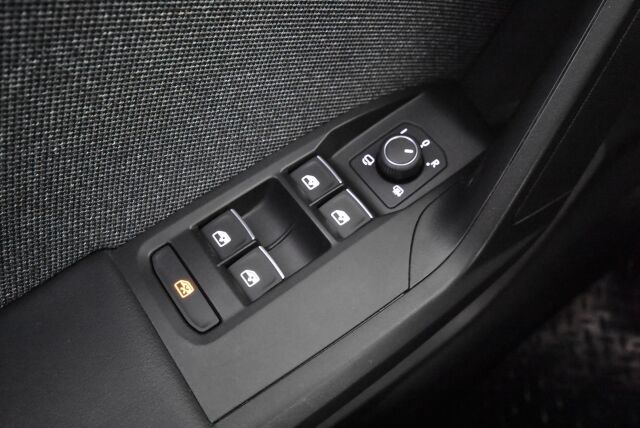 Seat Leon 2023 1,5 TGI 130 Style DSG / ACC / Kamera / KeylessGo / LED / Merkkihuollettu 6/25 viimeisin / Suomiauto