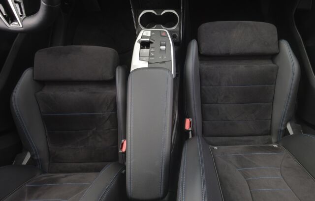 BMW X1 2023 U11 25e xDrive Charged Edition M Sport / Harman Kardon / Navi / Vetokoukku
