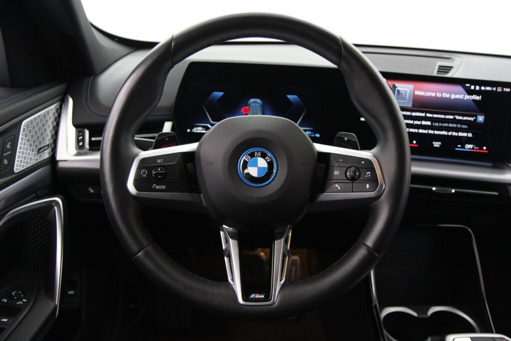 BMW X1 2023 U11 25e xDrive Charged Edition M Sport / Harman Kardon / Navi / Vetokoukku