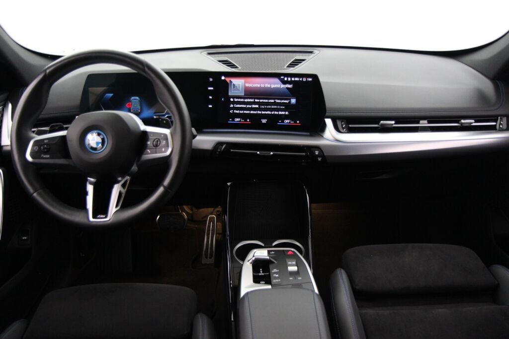 BMW X1 2023 U11 25e xDrive Charged Edition M Sport / Harman Kardon / Navi / Vetokoukku