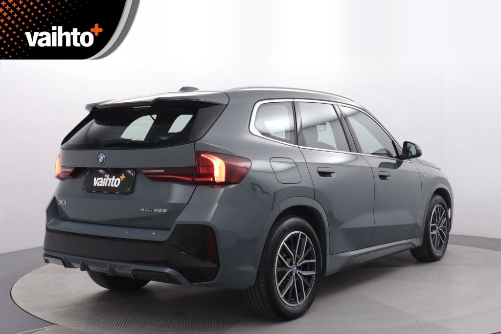 BMW X1 2023 U11 25e xDrive Charged Edition M Sport / Harman Kardon / Navi / Vetokoukku