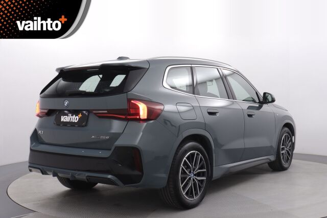 BMW X1 2023 U11 25e xDrive Charged Edition M Sport / Harman Kardon / Navi / Vetokoukku