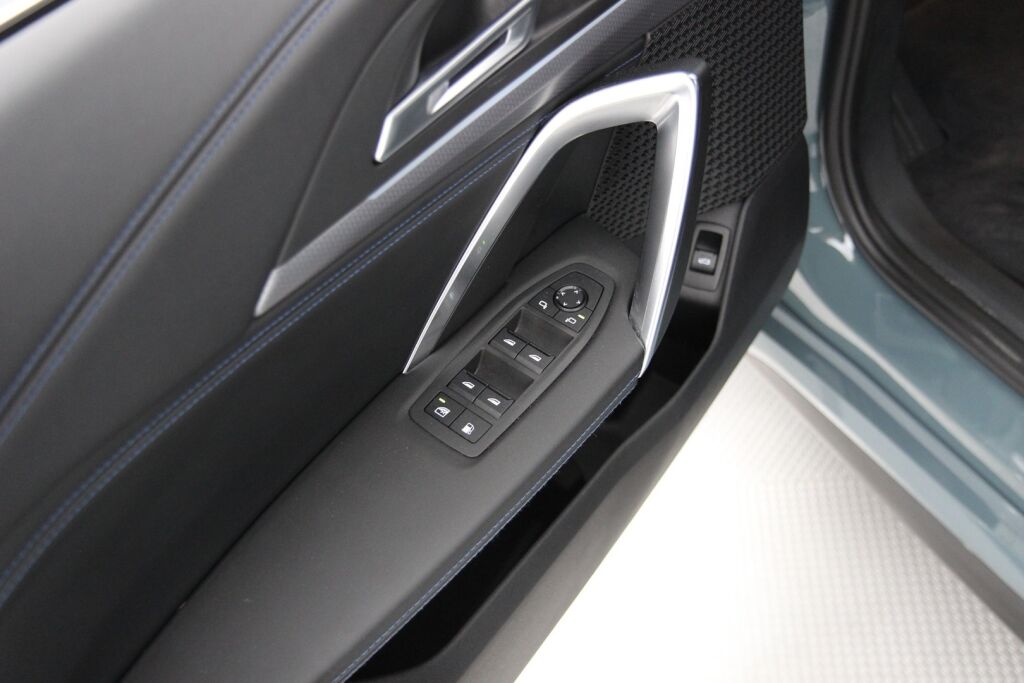 BMW X1 2023 U11 25e xDrive Charged Edition M Sport / Harman Kardon / Navi / Vetokoukku