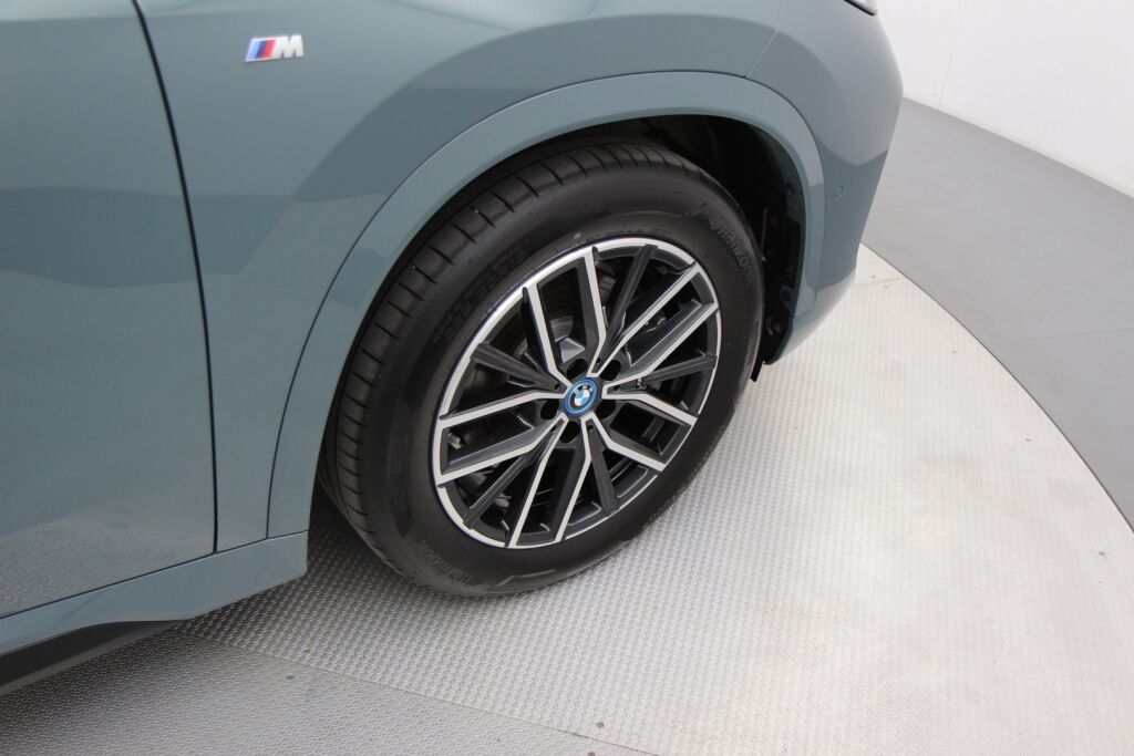 BMW X1 2023 U11 25e xDrive Charged Edition M Sport / Harman Kardon / Navi / Vetokoukku