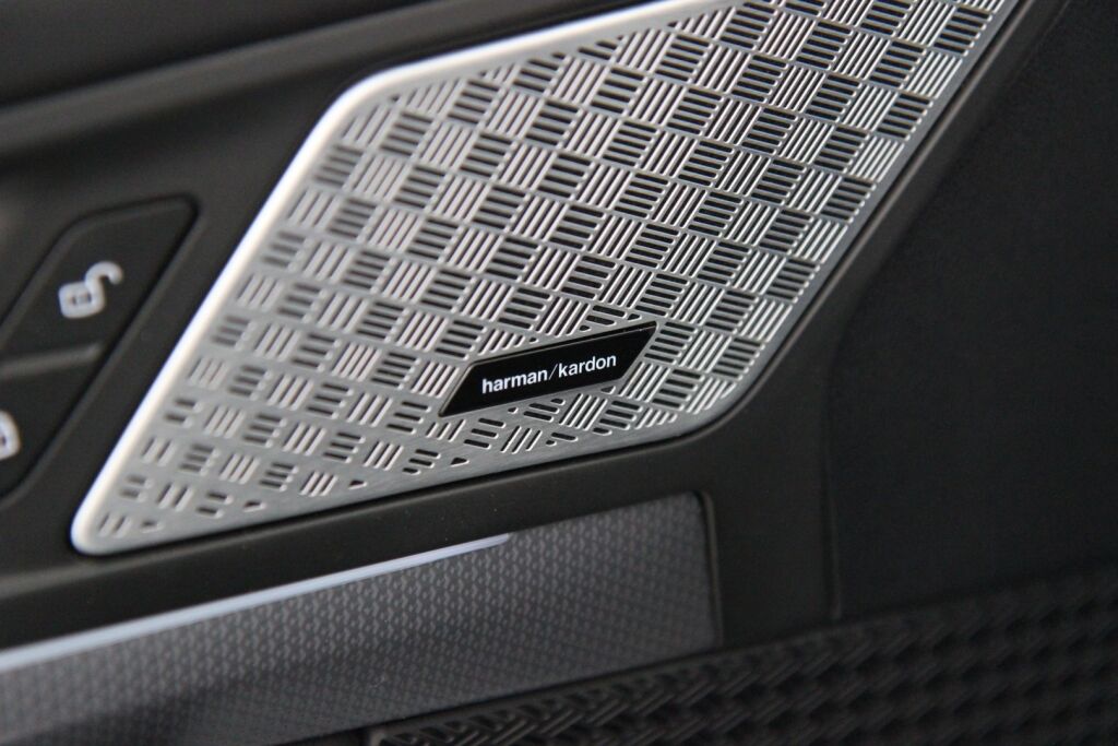BMW X1 2023 U11 25e xDrive Charged Edition M Sport / Harman Kardon / Navi / Vetokoukku