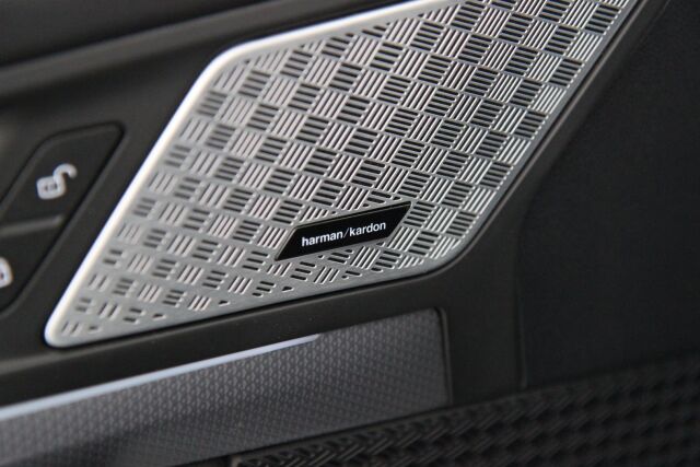 BMW X1 2023 U11 25e xDrive Charged Edition M Sport / Harman Kardon / Navi / Vetokoukku