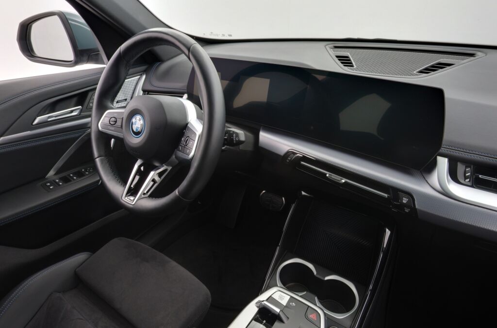 BMW X1 2023 U11 25e xDrive Charged Edition M Sport / Harman Kardon / Navi / Vetokoukku