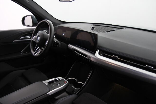 BMW X1 2023 U11 25e xDrive Charged Edition M Sport / Harman Kardon / Navi / Vetokoukku
