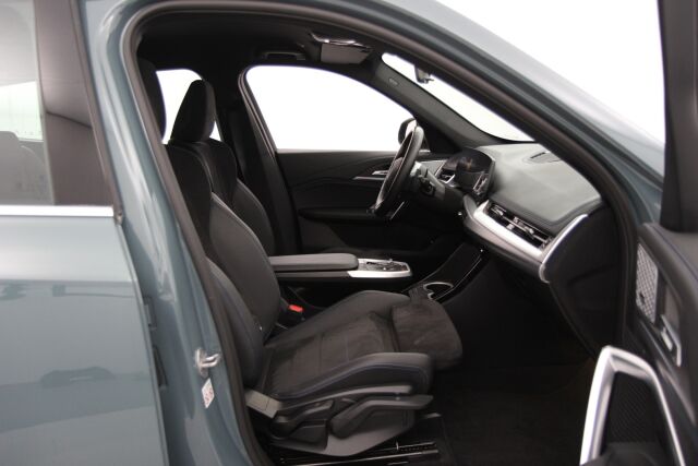 BMW X1 2023 U11 25e xDrive Charged Edition M Sport / Harman Kardon / Navi / Vetokoukku