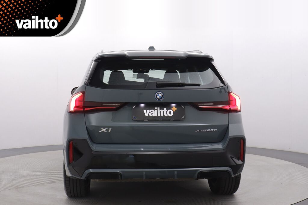 BMW X1 2023 U11 25e xDrive Charged Edition M Sport / Harman Kardon / Navi / Vetokoukku