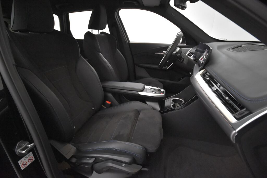 BMW X1 2023 U11 25e xDrive Charged Edition M Sport / Harman&Karon / Takuu 12/2025 / Koukku /