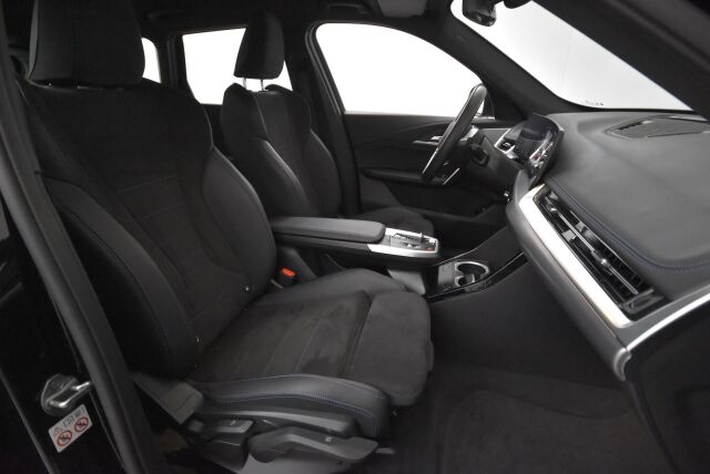 BMW X1 2023 U11 25e xDrive Charged Edition M Sport / Harman&Karon / Takuu 12/2025 / Koukku /