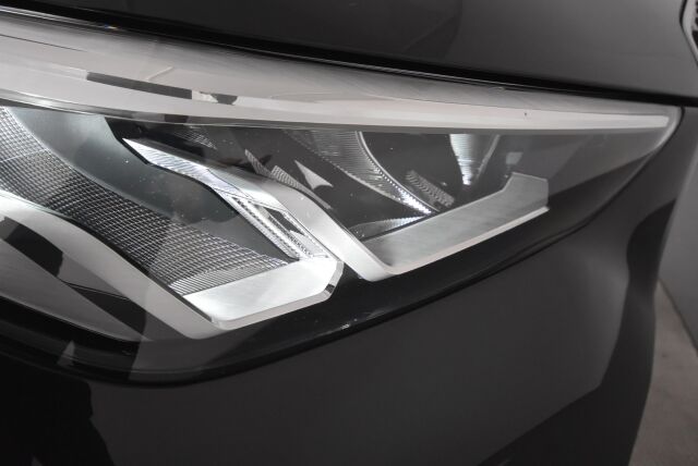 BMW X1 2023 U11 25e xDrive Charged Edition M Sport / Harman&Karon / Takuu 12/2025 / Koukku /