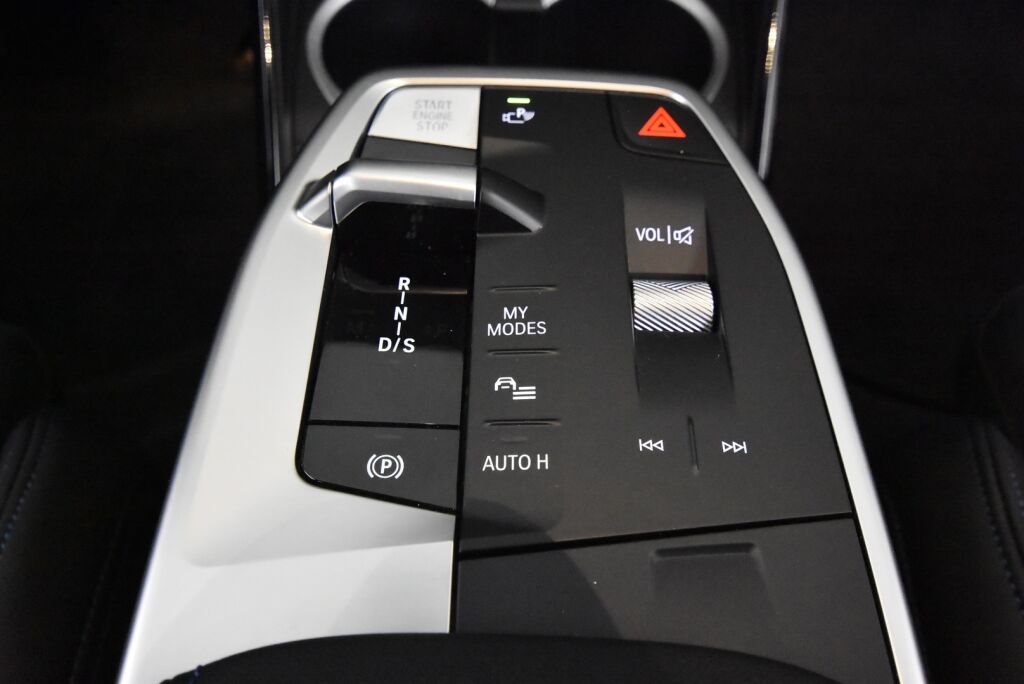 BMW X1 2023 U11 25e xDrive Charged Edition M Sport / Harman&Karon / Takuu 12/2025 / Koukku /
