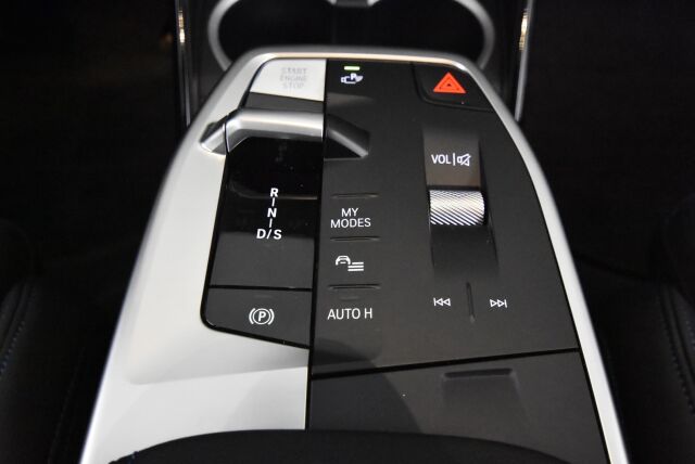 BMW X1 2023 U11 25e xDrive Charged Edition M Sport / Harman&Karon / Takuu 12/2025 / Koukku /