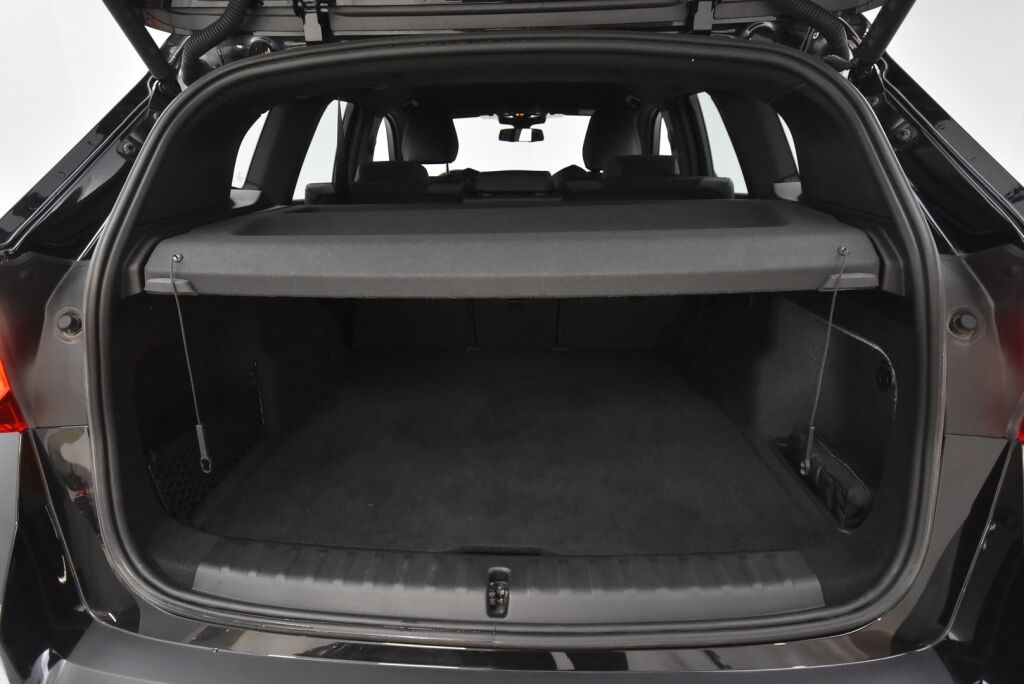 BMW X1 2023 U11 25e xDrive Charged Edition M Sport / Harman&Karon / Takuu 12/2025 / Koukku /