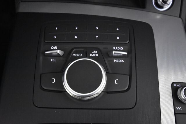 Audi Q5 2017 2,0 TDI 140 kW quattro S tronic / Webasto / Vetokoukku / Sport penkit