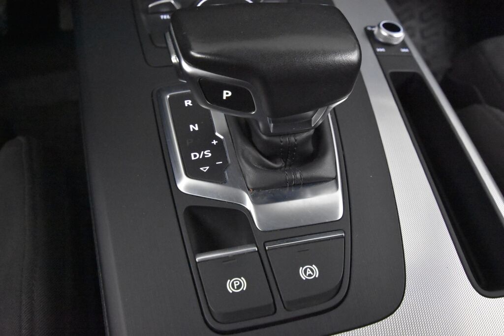 Audi Q5 2017 2,0 TDI 140 kW quattro S tronic / Webasto / Vetokoukku / Sport penkit