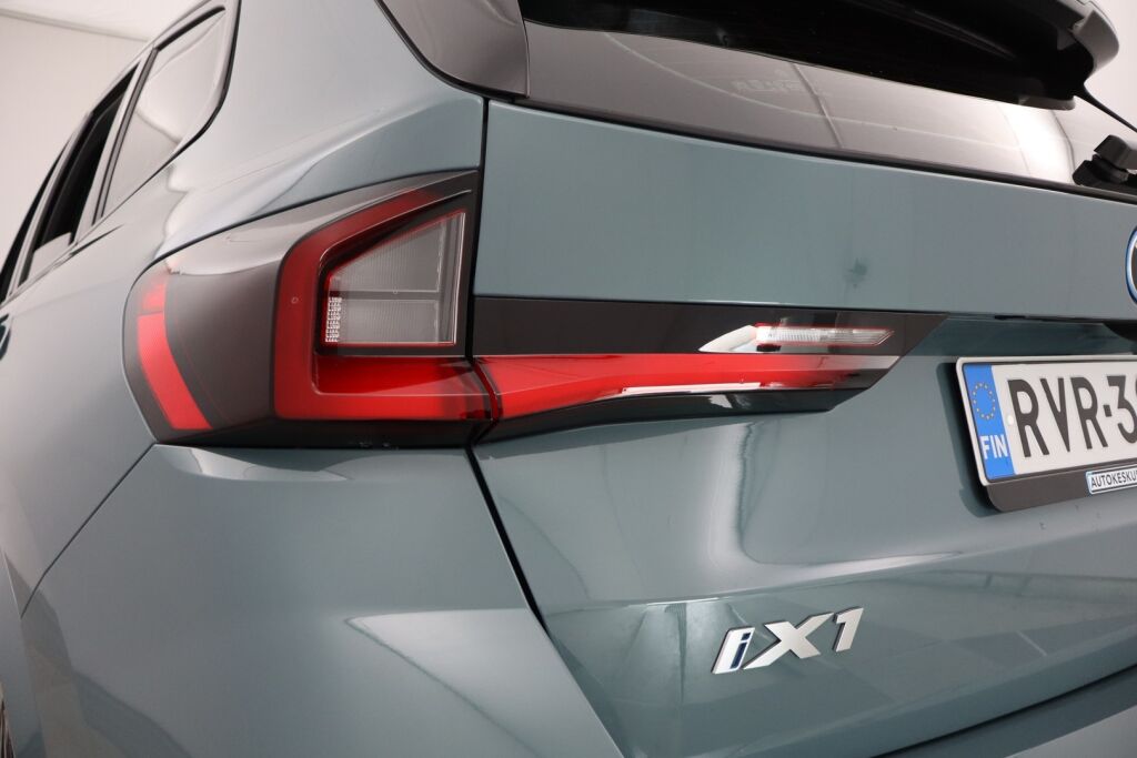 BMW iX1 2024 U11 20 eDrive Charged Edition / M-Sport / Tehdastakuu / Driving Assistant Professional / HUD / koukku / H&K / 360° /