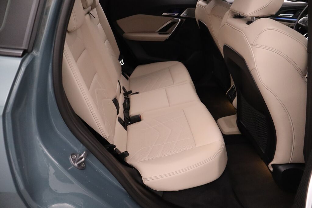 BMW iX1 2024 U11 20 eDrive Charged Edition / M-Sport / Tehdastakuu / Driving Assistant Professional / HUD / koukku / H&K / 360° /