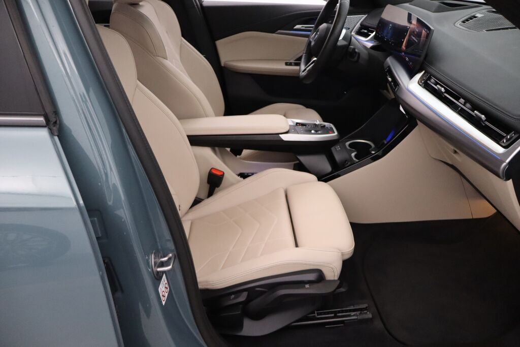 BMW iX1 2024 U11 20 eDrive Charged Edition / M-Sport / Tehdastakuu / Driving Assistant Professional / HUD / koukku / H&K / 360° /