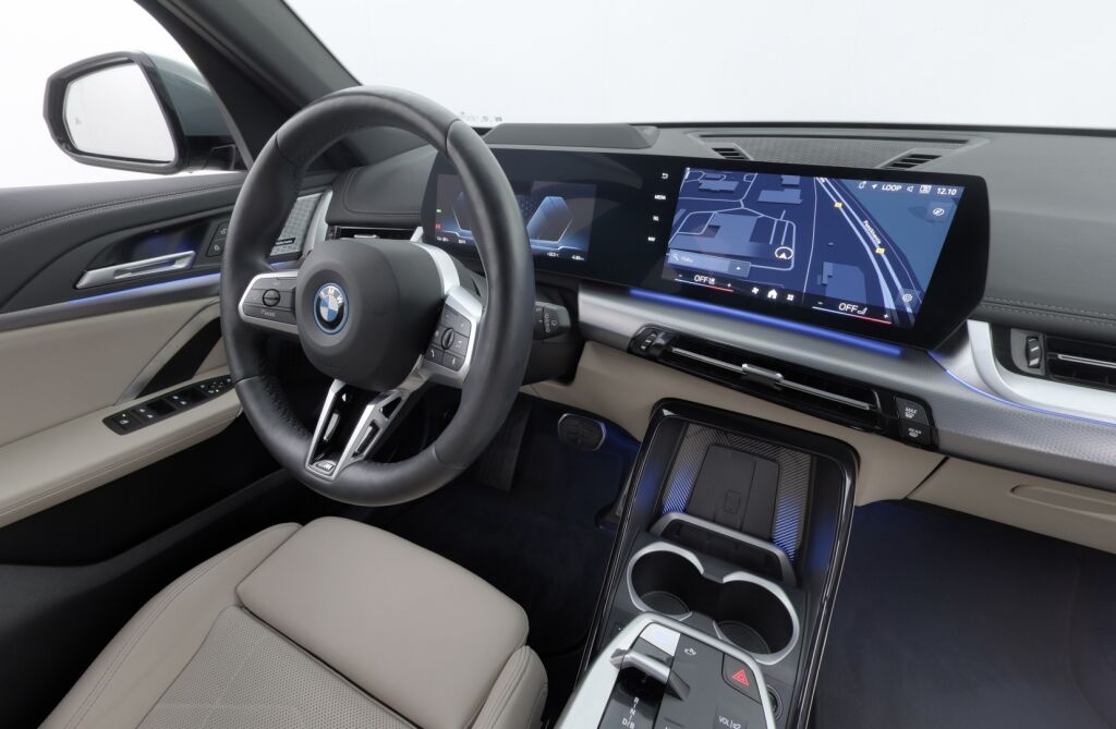 BMW iX1 2024 U11 20 eDrive Charged Edition / M-Sport / Tehdastakuu / Driving Assistant Professional / HUD / koukku / H&K / 360° /