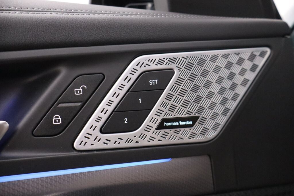 BMW iX1 2024 U11 20 eDrive Charged Edition / M-Sport / Tehdastakuu / Driving Assistant Professional / HUD / koukku / H&K / 360° /