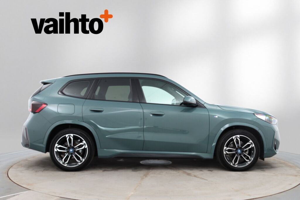BMW iX1 2024 U11 20 eDrive Charged Edition / M-Sport / Tehdastakuu / Driving Assistant Professional / HUD / koukku / H&K / 360° /