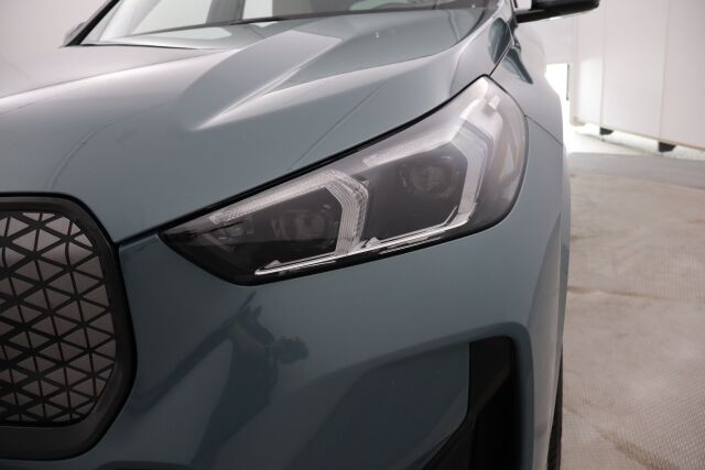 BMW iX1 2024 U11 20 eDrive Charged Edition / M-Sport / Tehdastakuu / Driving Assistant Professional / HUD / koukku / H&K / 360° /