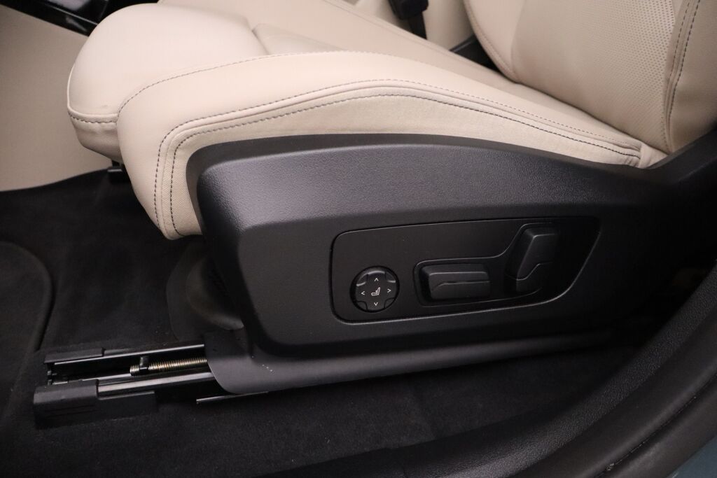 BMW iX1 2024 U11 20 eDrive Charged Edition / M-Sport / Tehdastakuu / Driving Assistant Professional / HUD / koukku / H&K / 360° /