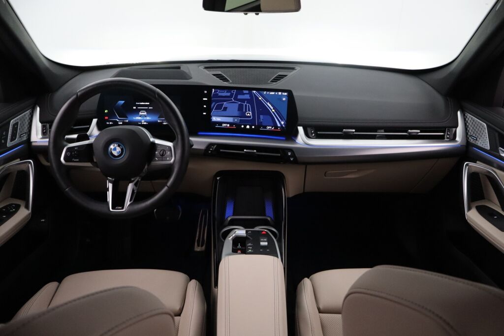 BMW iX1 2024 U11 20 eDrive Charged Edition / M-Sport / Tehdastakuu / Driving Assistant Professional / HUD / koukku / H&K / 360° /