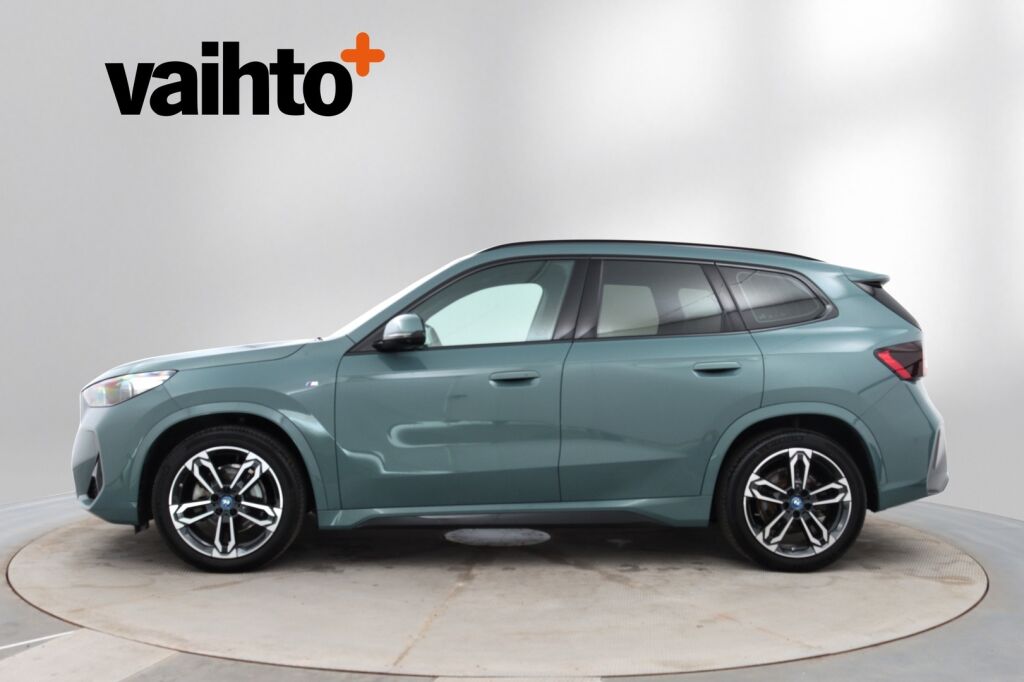BMW iX1 2024 U11 20 eDrive Charged Edition / M-Sport / Tehdastakuu / Driving Assistant Professional / HUD / koukku / H&K / 360° /