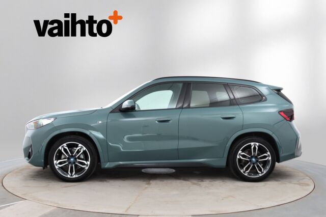 BMW iX1 2024 U11 20 eDrive Charged Edition / M-Sport / Tehdastakuu / Driving Assistant Professional / HUD / koukku / H&K / 360° /