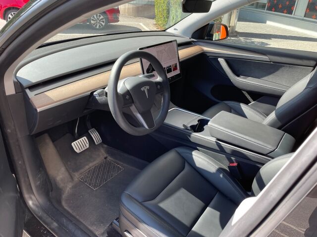 Tesla Model Y 2022 Performance / AMD Ryzen / Lämpöpumppu / 2x Vanteet