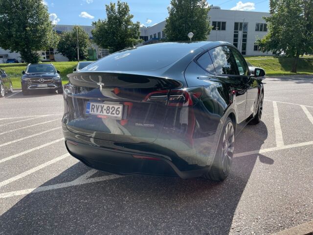 Tesla Model Y 2022 Performance / AMD Ryzen / Lämpöpumppu / 2x Vanteet