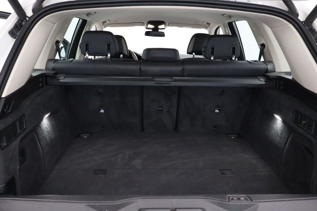 BMW X5 2020 G05 xDrive45e A / Huippuvarusteet! / Suomiauto / ACC / HUD / 360° / Laser / Tuuletetut Comfort-istuimet hieronnalla /