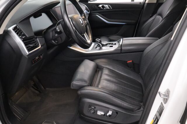 BMW X5 2020 G05 xDrive45e A / Huippuvarusteet! / Suomiauto / ACC / HUD / 360° / Laser / Tuuletetut Comfort-istuimet hieronnalla /