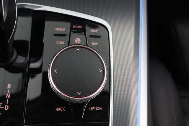BMW X5 2020 G05 xDrive45e A / Huippuvarusteet! / Suomiauto / ACC / HUD / 360° / Laser / Tuuletetut Comfort-istuimet hieronnalla /