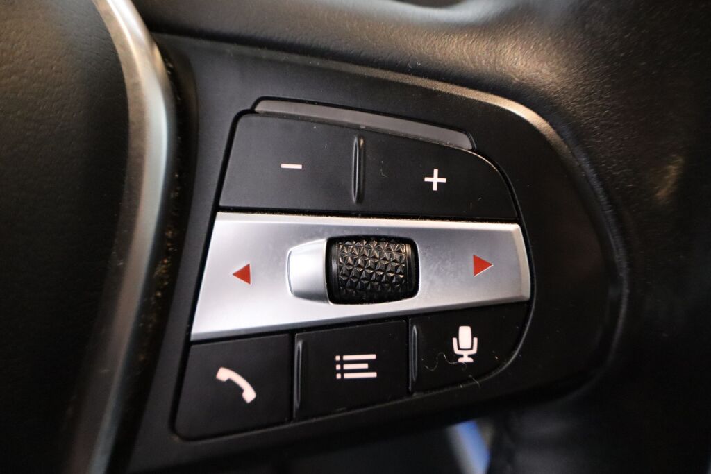 BMW X5 2020 G05 xDrive45e A / Huippuvarusteet! / Suomiauto / ACC / HUD / 360° / Laser / Tuuletetut Comfort-istuimet hieronnalla /