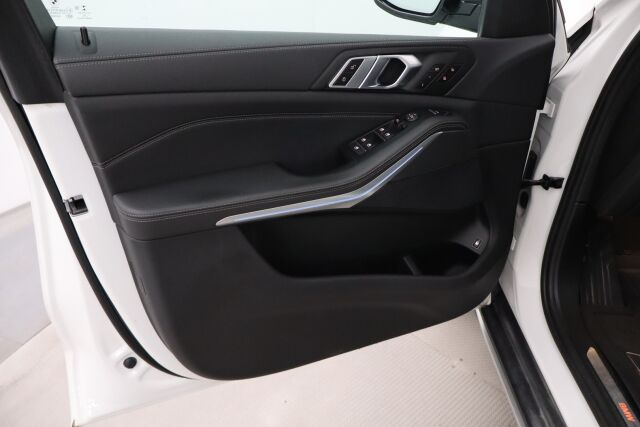 BMW X5 2020 G05 xDrive45e A / Huippuvarusteet! / Suomiauto / ACC / HUD / 360° / Laser / Tuuletetut Comfort-istuimet hieronnalla /