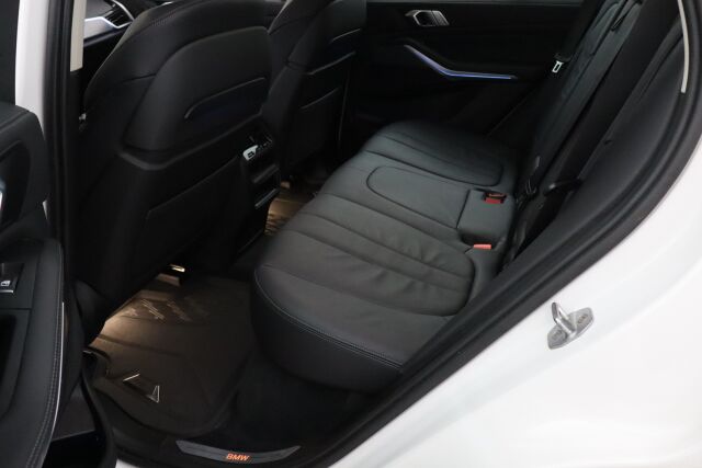 BMW X5 2020 G05 xDrive45e A / Huippuvarusteet! / Suomiauto / ACC / HUD / 360° / Laser / Tuuletetut Comfort-istuimet hieronnalla /
