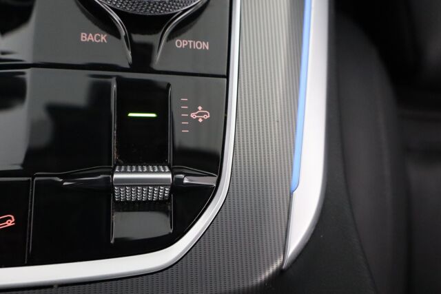 BMW X5 2020 G05 xDrive45e A / Huippuvarusteet! / Suomiauto / ACC / HUD / 360° / Laser / Tuuletetut Comfort-istuimet hieronnalla /