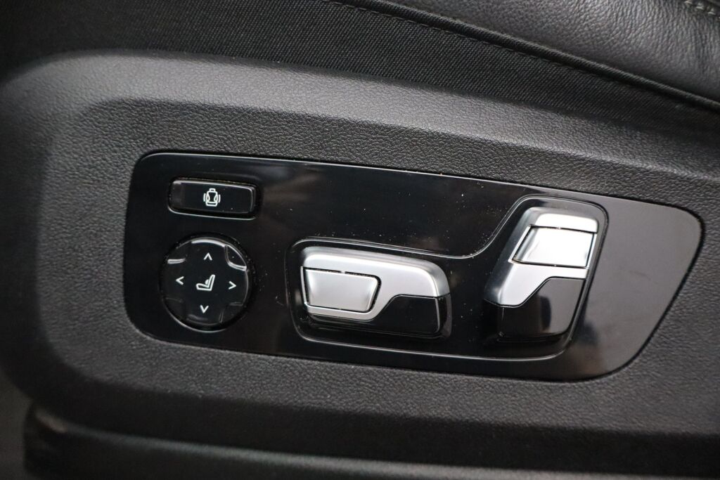 BMW X5 2020 G05 xDrive45e A / Huippuvarusteet! / Suomiauto / ACC / HUD / 360° / Laser / Tuuletetut Comfort-istuimet hieronnalla /