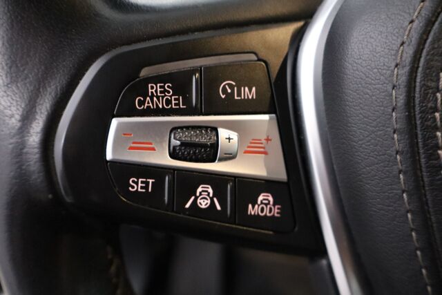 BMW X5 2020 G05 xDrive45e A / Huippuvarusteet! / Suomiauto / ACC / HUD / 360° / Laser / Tuuletetut Comfort-istuimet hieronnalla /